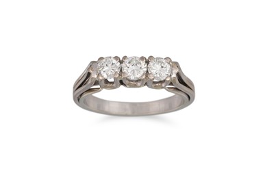 Lot 302 - A THREE STONE DIAMOND RING, the brilliant cut...