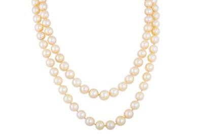 Lot 572 - A DOUBLE ROWED CULTURED PEARLS, with a diamond...