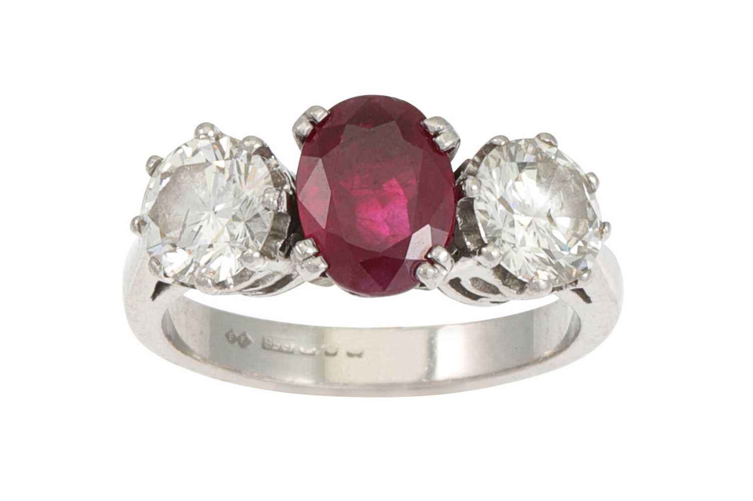 Lot 314 - A THREE STONE DIAMOND AND RUBY RING, the oval...