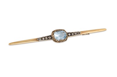 Lot 342 - AN AQUAMARINE AND DIAMOND BAR BROOCH, central...