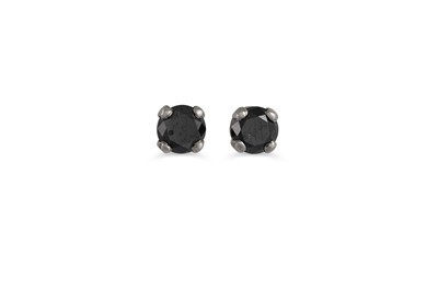 Lot 35 - A PAIR OF 18CT WHITE GOLD STUD EARRINGS