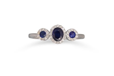 Lot 40 - A DIAMOND AND SAPPHIRE TRIPLE CLUSTER RING,...