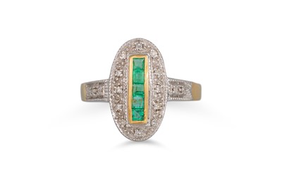 Lot 46 - A DIAMOND AND EMERALD CLUSTER RING, the...