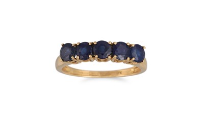 Lot 55 - A FIVE STONE SAPPHIRE RING, set with circular...