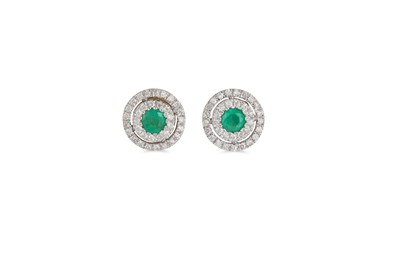 Lot 83 - A PAIR OF DIAMOND AND EMERALD CLUSTER EARRINGS,...