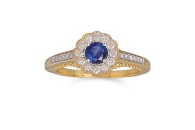 Lot 91 - A DIAMOND AND SAPPHIRE CLUSTER RING, the round...