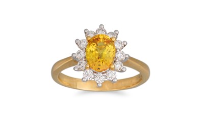 Lot 253 - A YELLOW SAPPHIRE AND DIAMOND CLUSTER RING,...