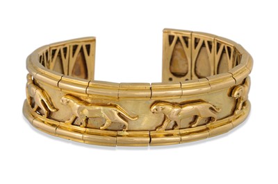 Lot 375 - AN 18CT GOLD BANGLE, depicting panthers, 67 g.