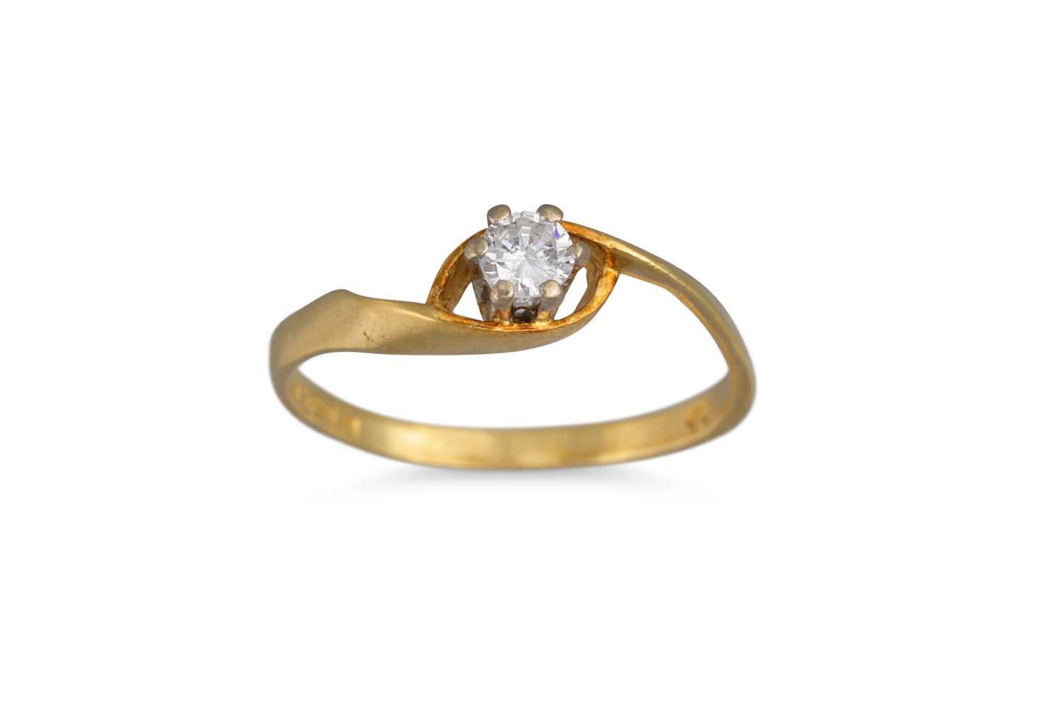 Lot 18 - A DIAMOND SOLITAIRE RING, of cross-over form,...