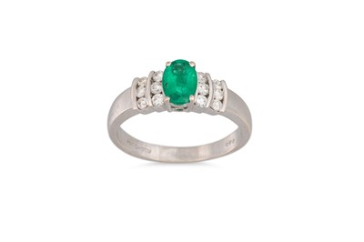 Lot 396 - AN EMERALD AND DIAMOND RING, the oval emerald...