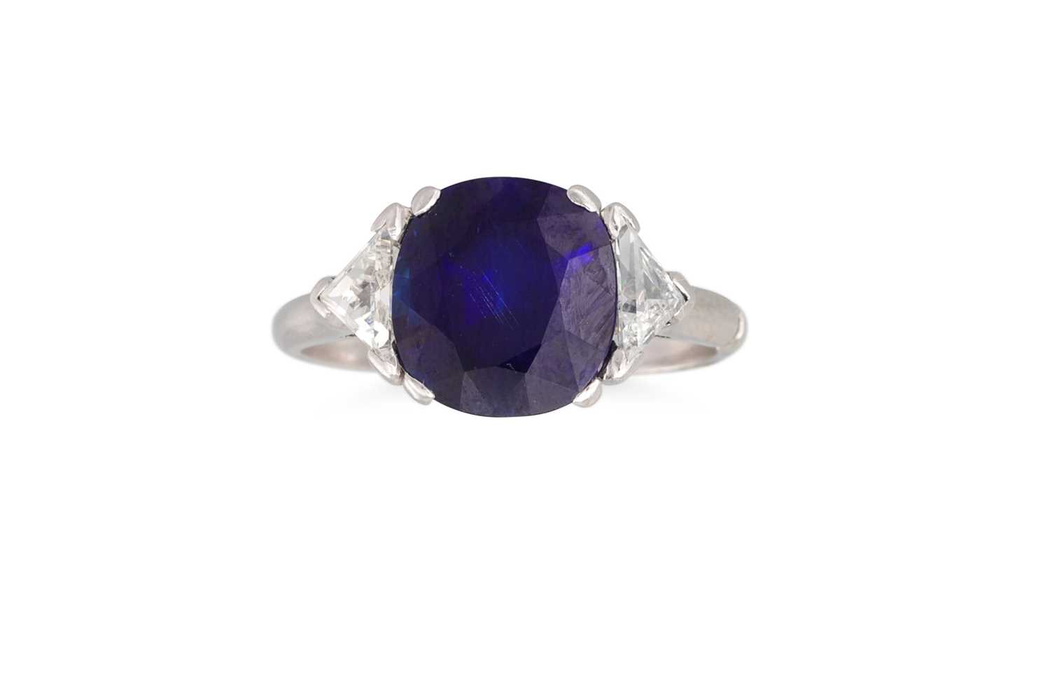 Lot 379 - A SAPPHIRE AND DIAMOND RING, the oval sapphire...