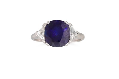 Lot 397 - A SAPPHIRE AND DIAMOND RING, the oval sapphire...