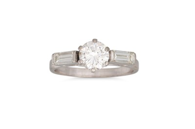 Lot 399 - A DIAMOND SOLITAIRE RING, the brilliant cut...