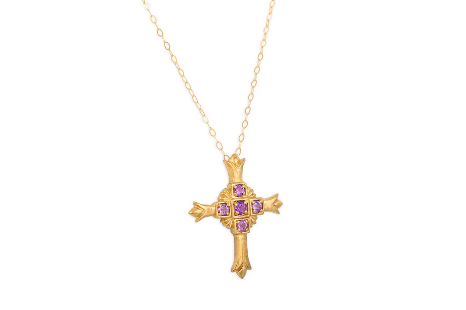Lot 45 - AN AMETHYST SET CROSS, the five amethysts to a...