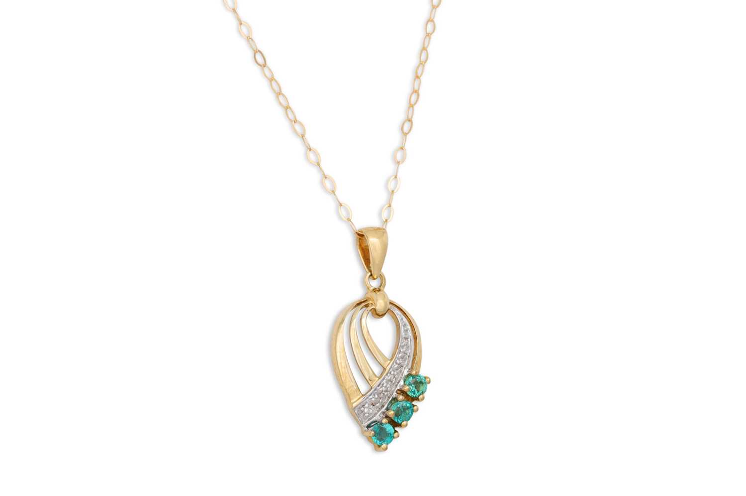 Lot 98 - A DIAMOND AND EMERALD PENDANT, on a 9ct gold...
