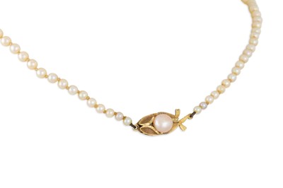 Lot 116 - AN ANTIQUE CULTURED PEARL NECKLACE, with a 9ct...