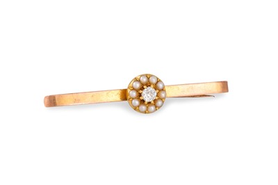 Lot 124 - AN ANTIQUE DIAMOND AND PEARL BROOCH, the...