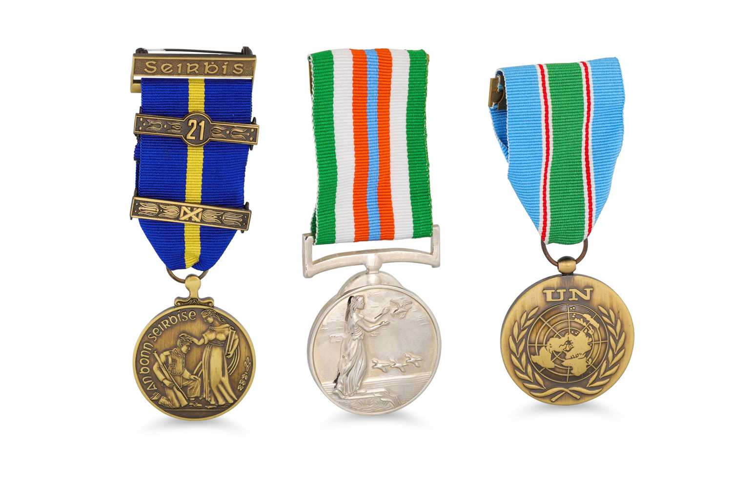 Lot 425 - AN IRISH ARMY SERVICE MEDAL, together with a...