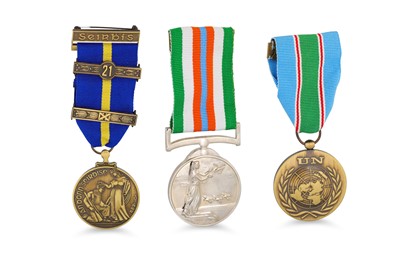 Lot 425 - AN IRISH ARMY SERVICE MEDAL, together with a...