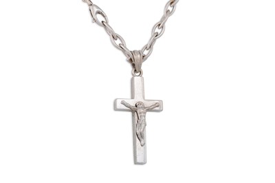 Lot 328 - AN 18CT WHITE GOLD CRUCIFIX, on an oval link...