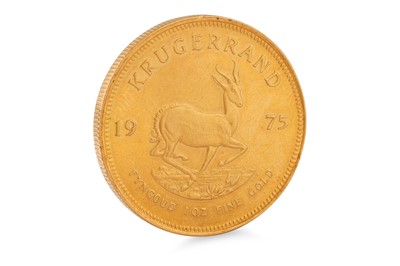 Lot 427 - A SOUTH AFRICAN 1 OZ KRUGERRAND 1975, 33 g.