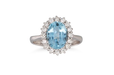 Lot 280 - A AQUAMARINE AND DIAMOND RING, the circular...