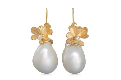 Lot 290 - A PAIR OF SOUTH SEA PEARL AND DIAMOND DROP...