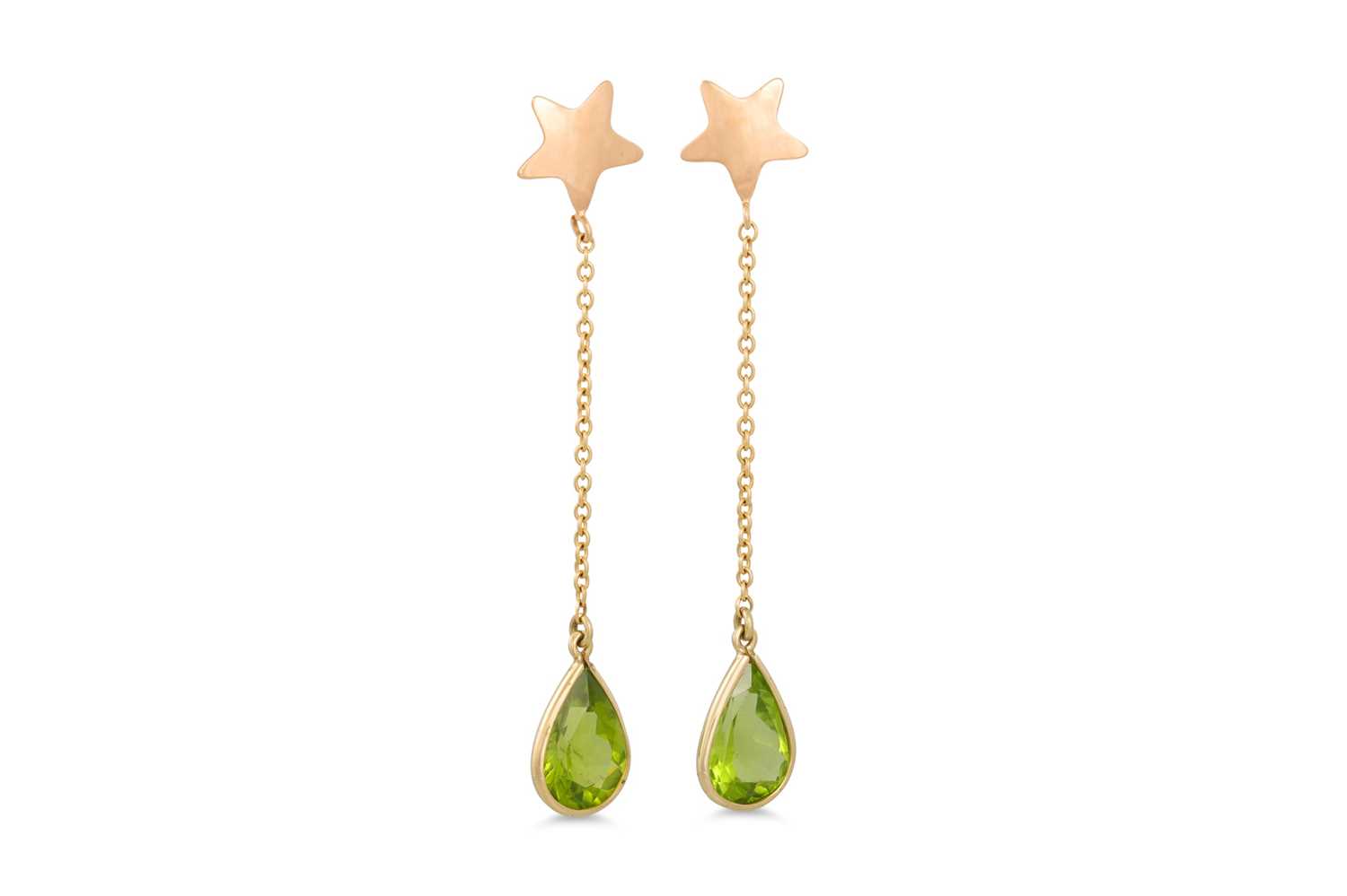 Lot 319 - A PAIR OF PERIDOT AND GOLD DROP EARRINGS, the...