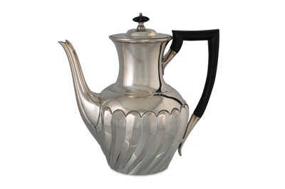 Lot 442 - AN EDWARDIAN SILVER COFFEE POT, London 1901,...