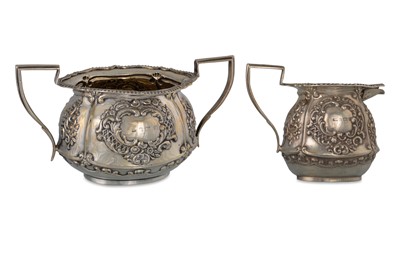 Lot 507 - AN EDWARDIAN SILVER SUGAR BOWL AND CREAM JUG,...