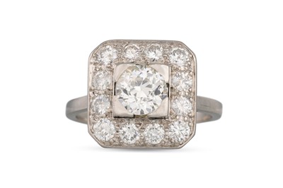 Lot 338 - A MID CENTURY DIAMOND CLUSTER RING, the old...