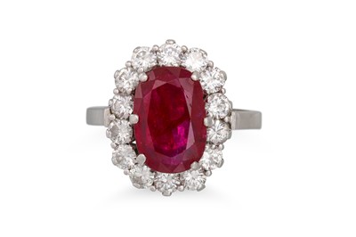 Lot 349 - A RUBY AND DIAMOND CLUSTER RING, the oval ruby...