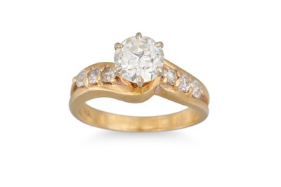 Lot 189 - A DIAMOND SOLITAIRE RING, the round brilliant...