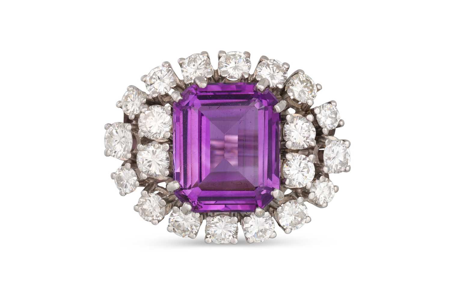 Lot 110 - AN AMETHYST AND DIAMOND RING, the rectangular...