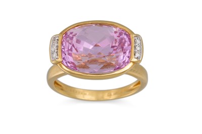 Lot 114 - A PINK KUNZITE AND DIAMOND RING, the oval...