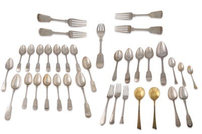 Lot 430 - A SET OF TEN GEORGE V SILVER FIDDLE PATTERN...