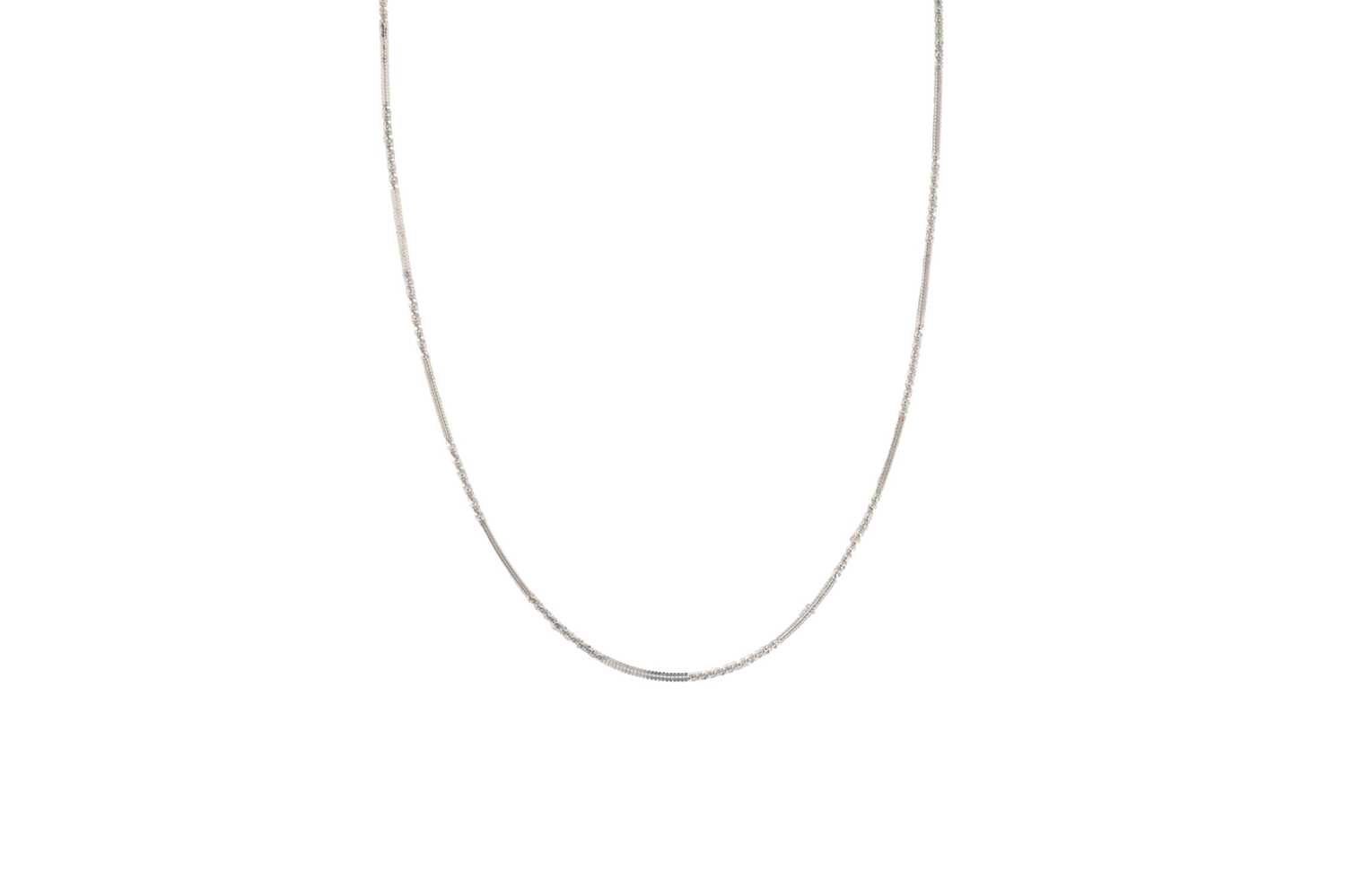 Lot 225 - AN 18CT GOLD CHAIN, 4.8 g