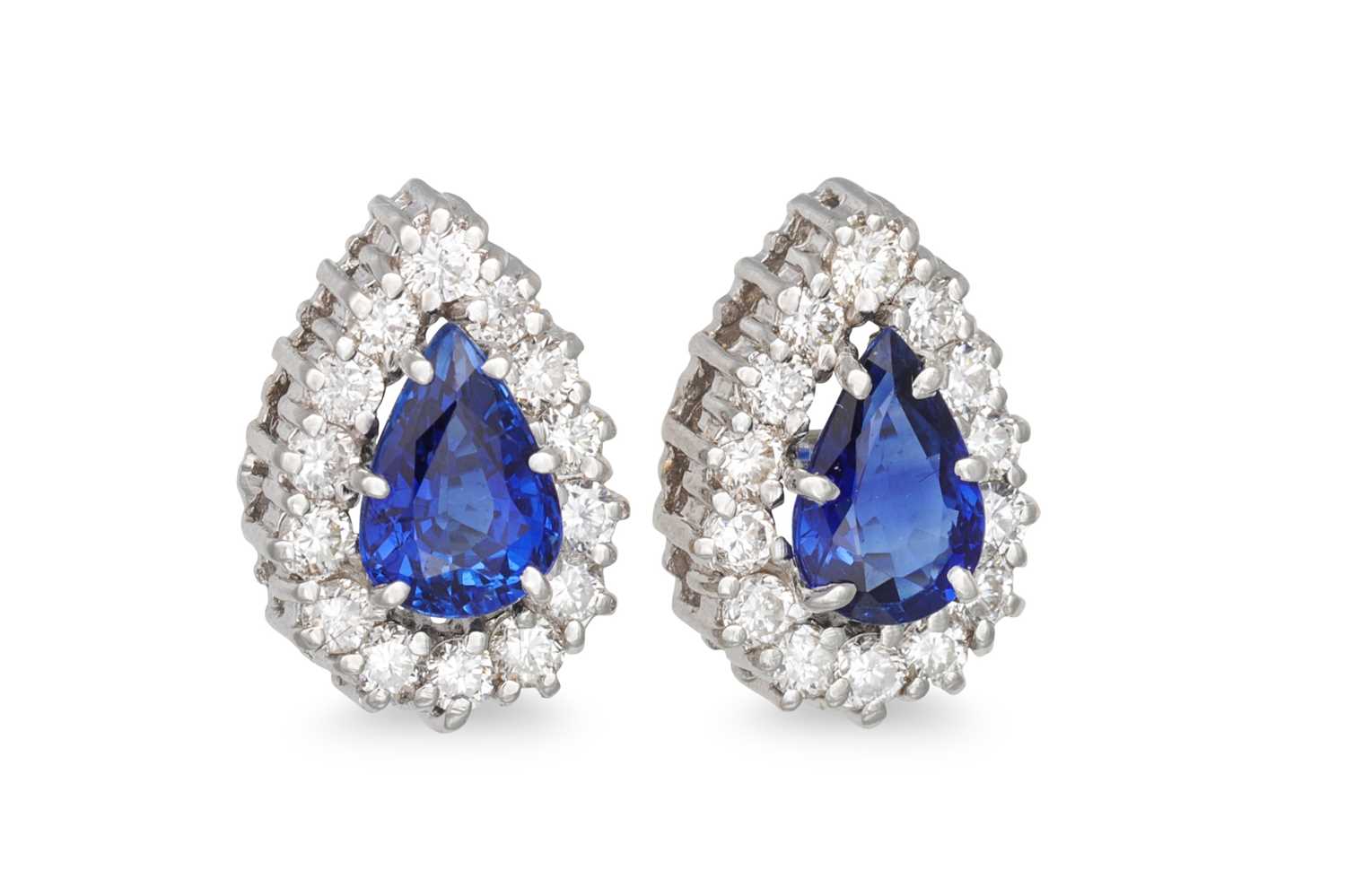 Lot 33 - A PAIR OF DIAMOND AND SAPPHIRE CLUSTER...