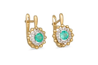Lot 76 - A PAIR OF EMERALD AND DIAMOND CLUSTER EARRINGS,...