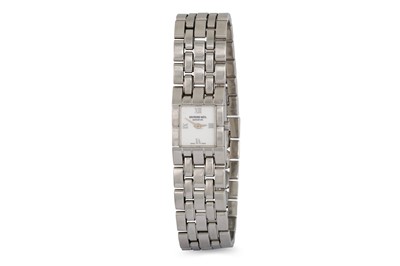 Lot 390 - A LADY'S STAINLESS STEEL RAYMOND WEIL GENEVE...