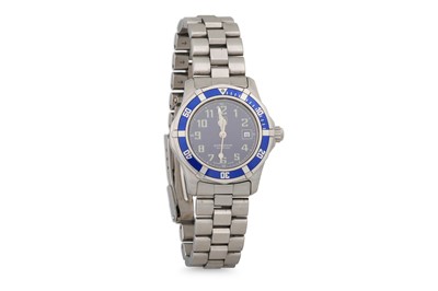 Lot 396 - A LADY'S TAG HEUER PROFESSIONAL WRISTWATCH,...