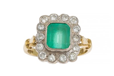 Lot 2 - AN EMERALD AND DIAMOND CLUSTER RING, the...