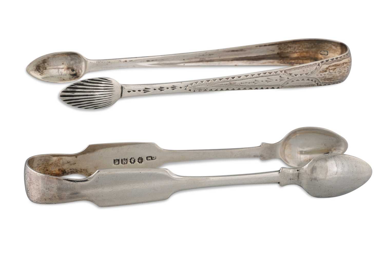 Lot 479 - A GEORGE III IRISH SILVER SUGAR TONGS, with...