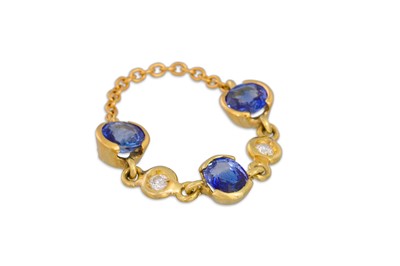 Lot 290 - A SAPPHIRE AND DIAMOND CHAIN RING, the ring...