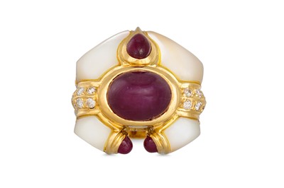 Lot 292 - A MOTHER OF PEARL AND RUBY DRESS RING, of...