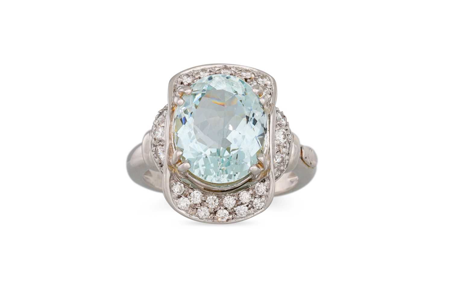 Lot 305 - AN AQUAMARINE AND DIAMOND RING, the oval...