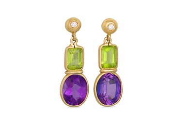 Lot 318 - A PAIR OF AMETHYST AND PERIDOT DROP EARRINGS,...