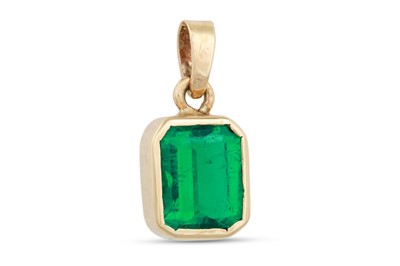 Lot 191 - AN EMERALD PENDANT, the rectangular emerald...