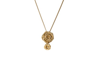 Lot 145 - A 9CT GOLD NECKLACE, in the form of a rose, 15 g.