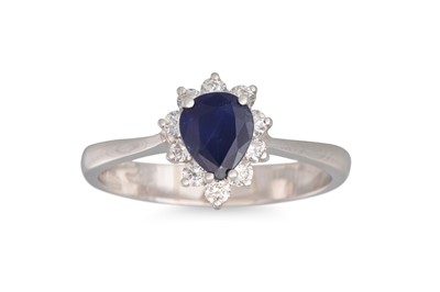 Lot 161 - A DIAMOND AND SAPPHIRE CLUSTER RING, the pear...